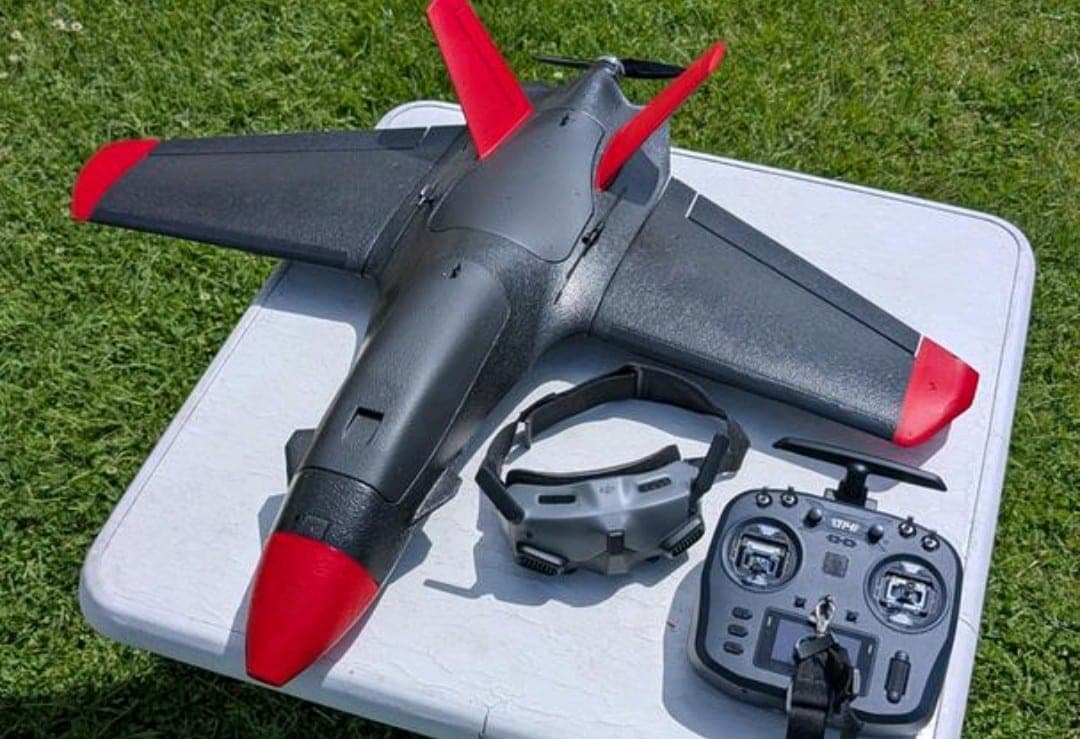 Avión FPV construido a mano